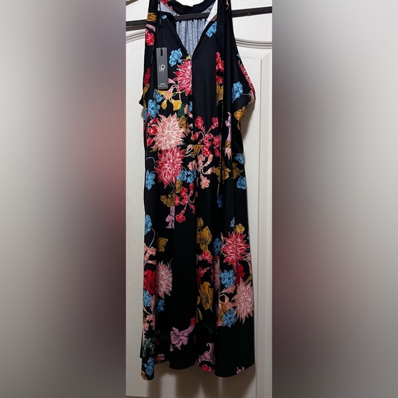 NWT Floral halter dress, size XL. - Picture 5 of 5